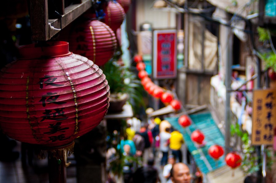 Traditional red lanterns for sale